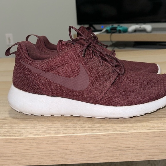 Nike Maroon Running shoes - Picture 2 of 2